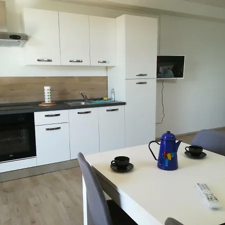 Cypress Hill Studio Apartment-rozna Dolina Appartement Nova Gorica